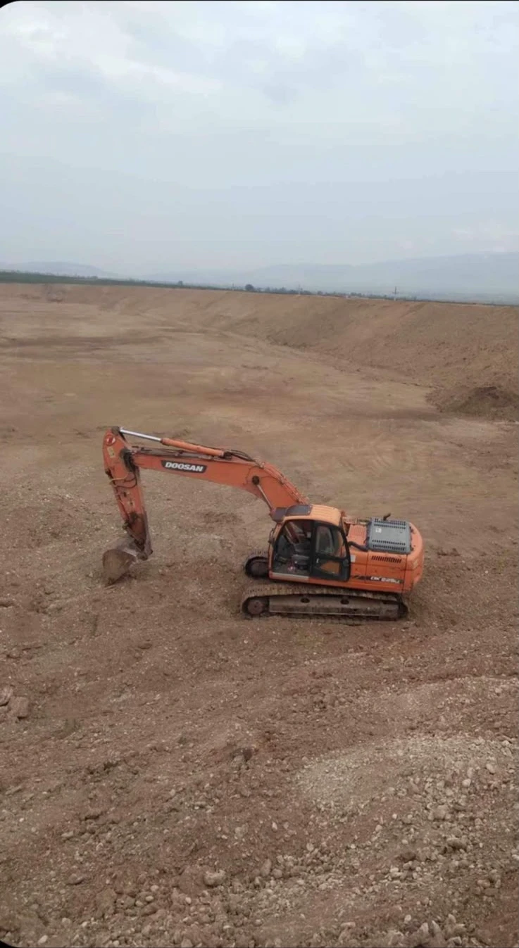doosan dx225lc crawler excavator 01