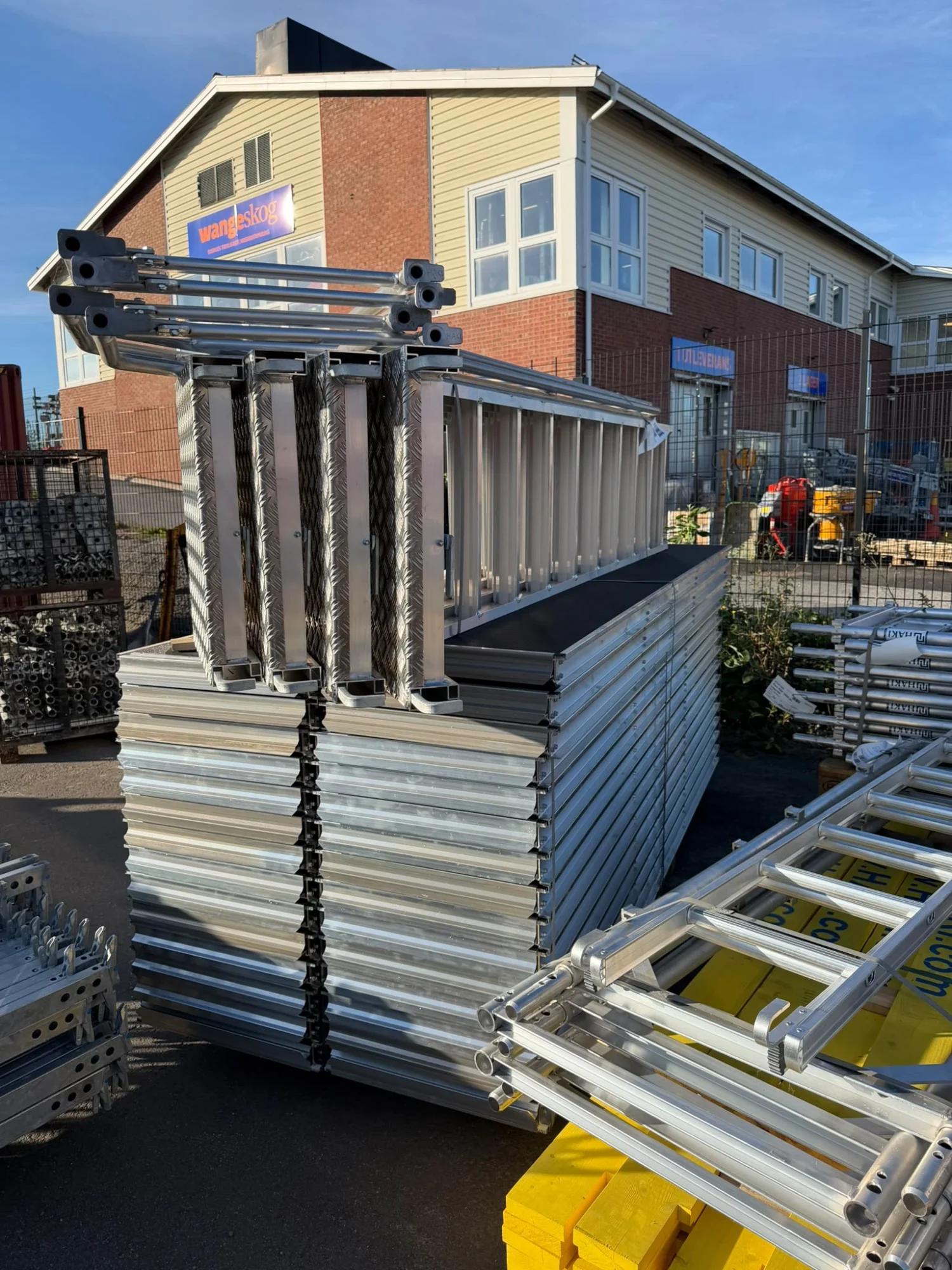 haki-ram-facade-scaffold-stack-02