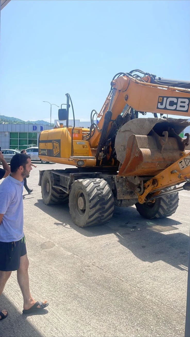 jcb-js175w-wheeled-excavator-02