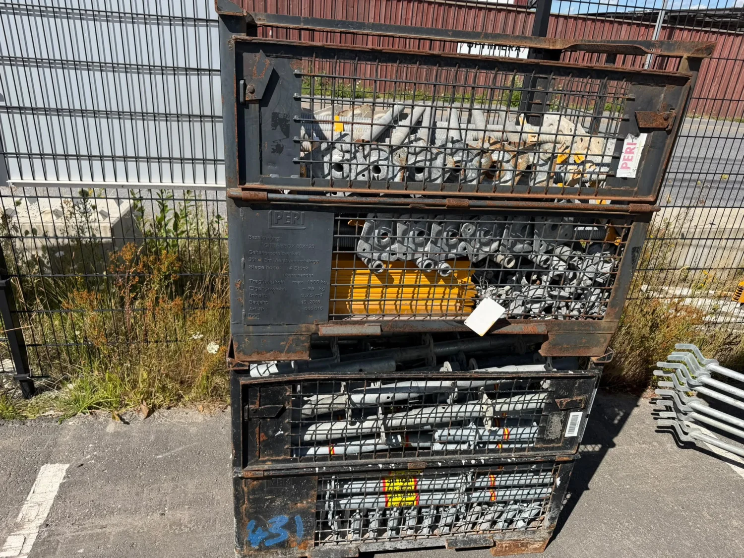 peri-up-easy-67-facade-scaffold-gitterbox-02